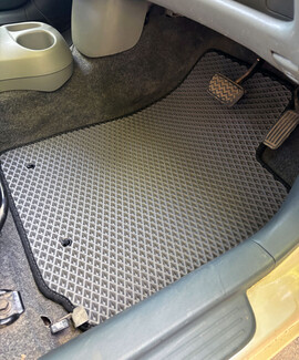 Ворсовые коврики на Toyota Vitz I 1998 - 2005 в Белгороде Ворсовые коврики на Toyota Vitz I 1998 - 2005 в Белгороде